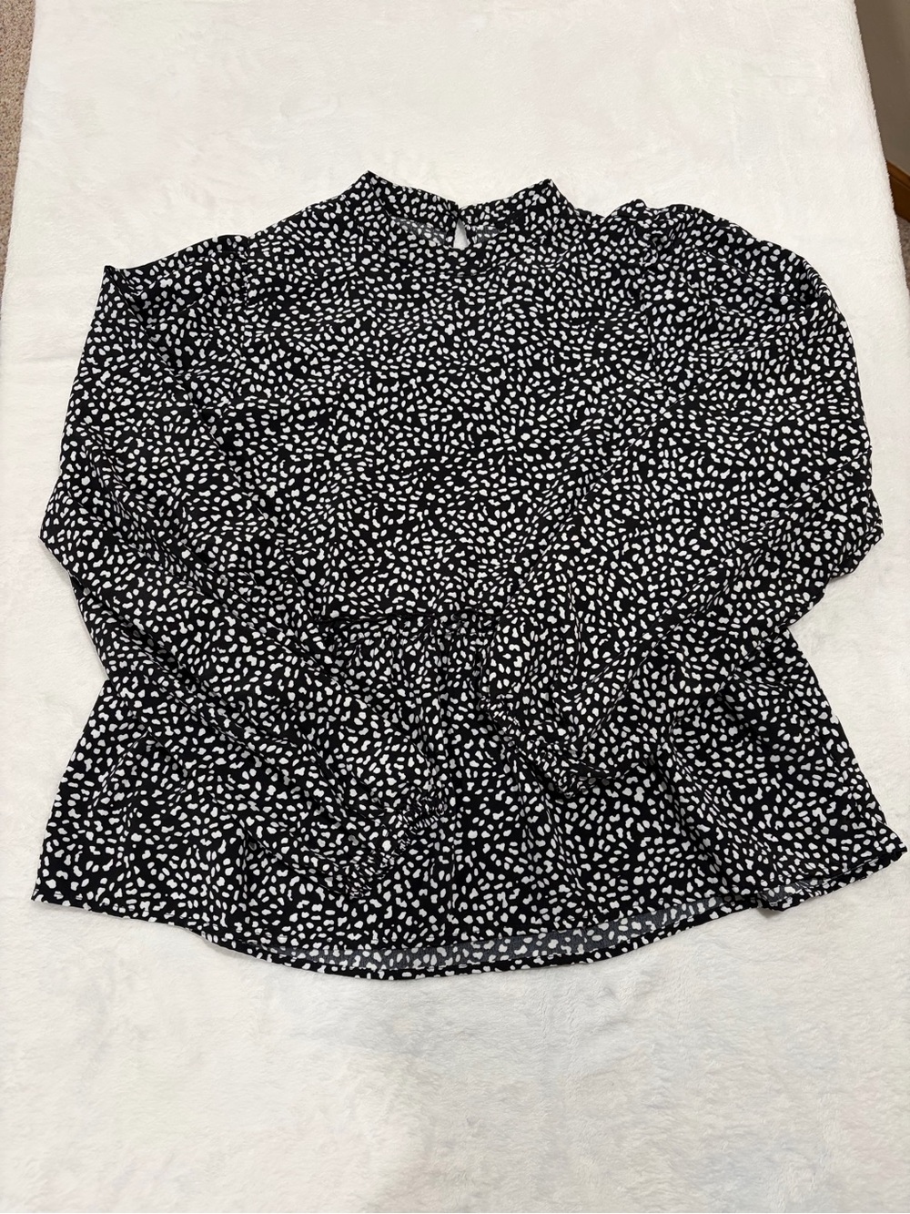 Sanctuary Black and White Abstract Print Mock Neck Peplum Blouse - Small